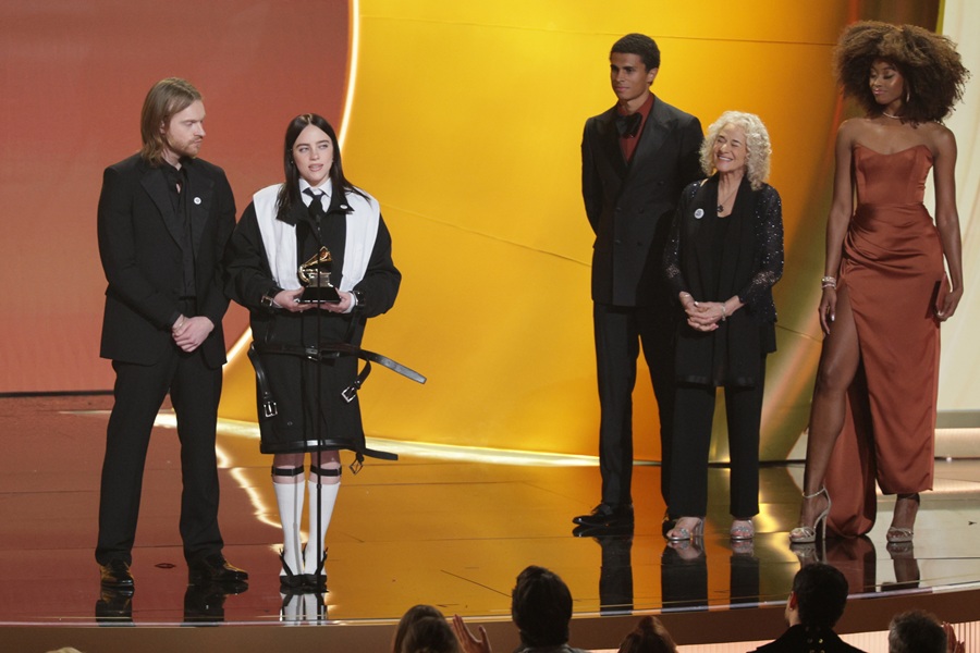 Billie Eilish: Το πολιτικό μήνυμα στα Grammy 2026 που άναψε φωτιές – Δείτε βίντεο