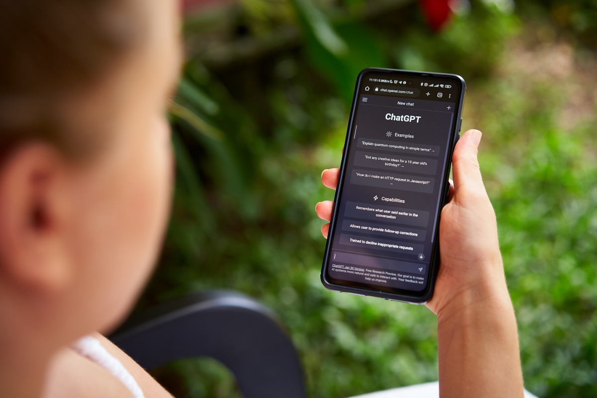 Πρέπει να μιλάμε άσχημα στο ChatGPT ή να είμαστε ευγενικοί: Μύθοι και πραγματικότητες