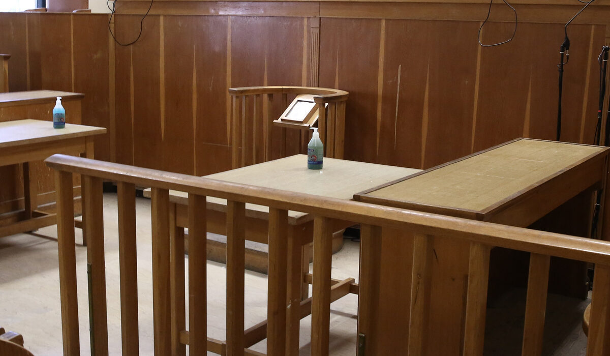 Δικηγόρος έφερε περίστροφο σε ποινική δίκη - Διάτρητη η ασφάλεια στα δικαστήρια
