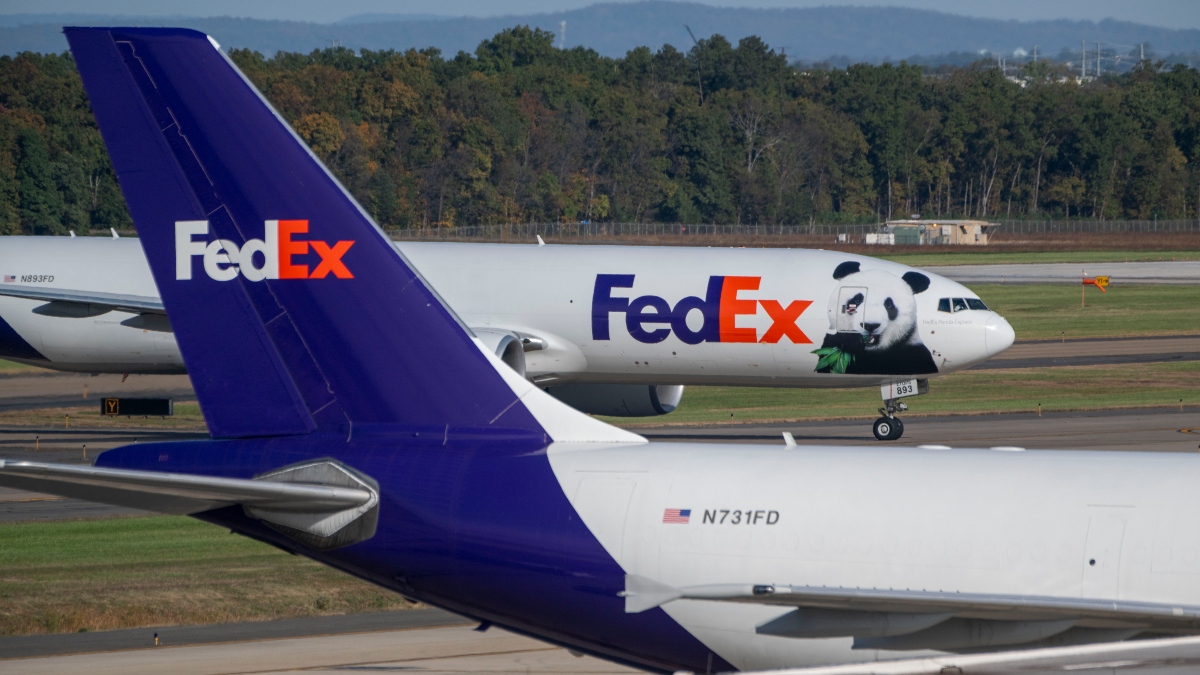 Άρχισαν τα όργανα: Η FedEx ζητά επιστροφή δασμών - Πρώτη αγωγή μετά την απόφαση του Ανώτατου Δικαστηρίου
