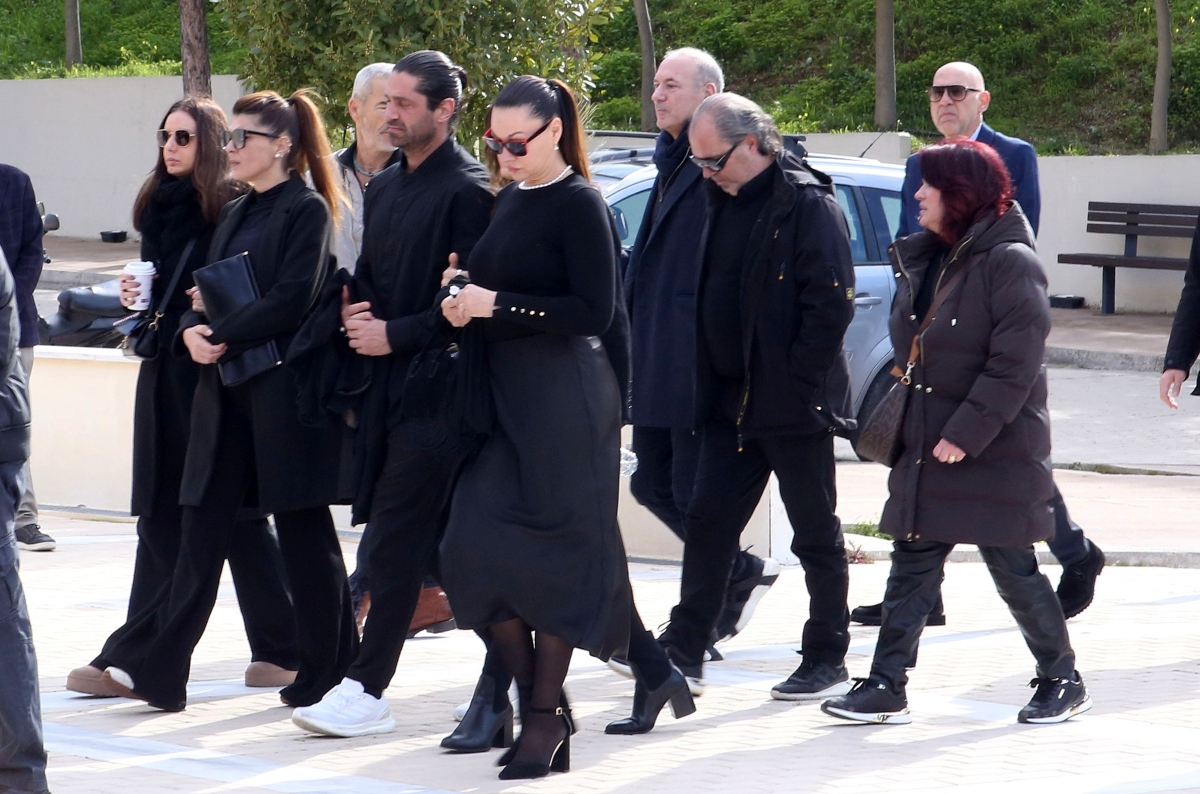 Λάκης Ραπτάκης: Το τελευταίο «αντίο» στον θρύλο της νύχτας – Συντετριμμένη η Βάνα Μπάρμπα