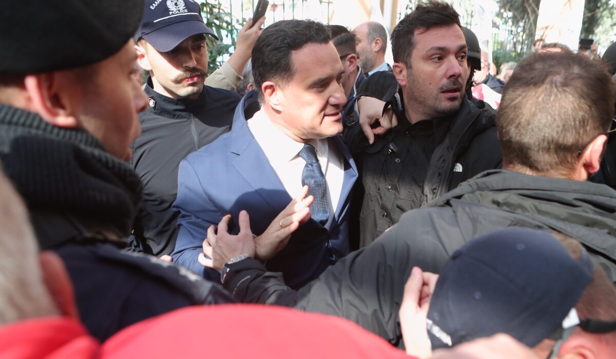 ΚΚΕ για τα επεισόδια στο Κρατικό Νίκαιας: «Οι υγειονομικοί θα είναι εκεί για “χαλάνε” στημένες φιέστες»