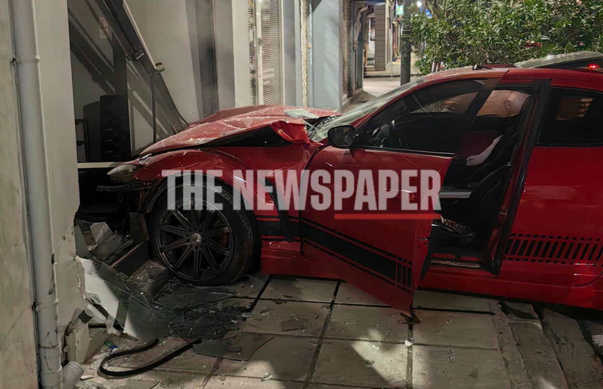 Αυτοκίνητο έπεσε σε παρκαρισμένα και «μπούκαρε» σε φροντιστήριο 3 Σοβαρό τροχαίο στον Βόλο: Αυτοκίνητο έπεσε σε παρκαρισμένα και «μπούκαρε» σε φροντιστήριο