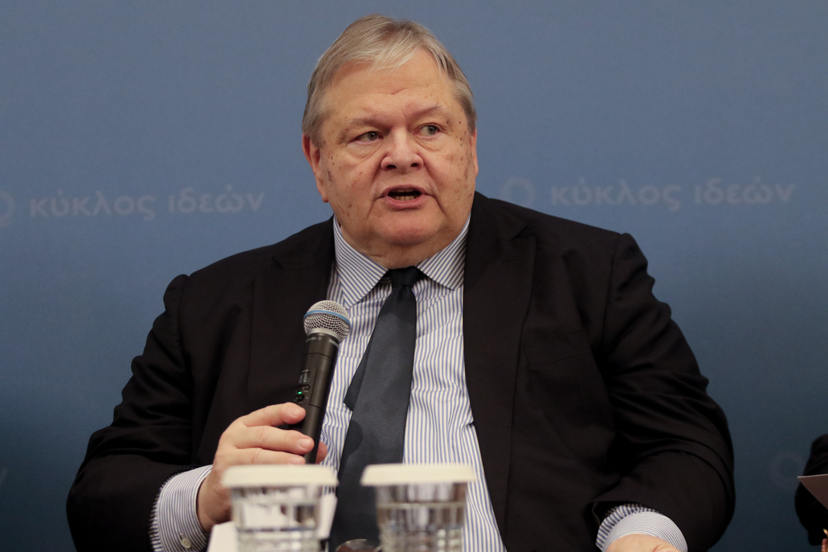 Βενιζέλος μαινόμενος κατά κυβέρνησης για Τέμπη και ΟΠΕΚΕΠΕ –  Λάβρος στην εκδήλωση για τη συνταγματική αναθεώρηση