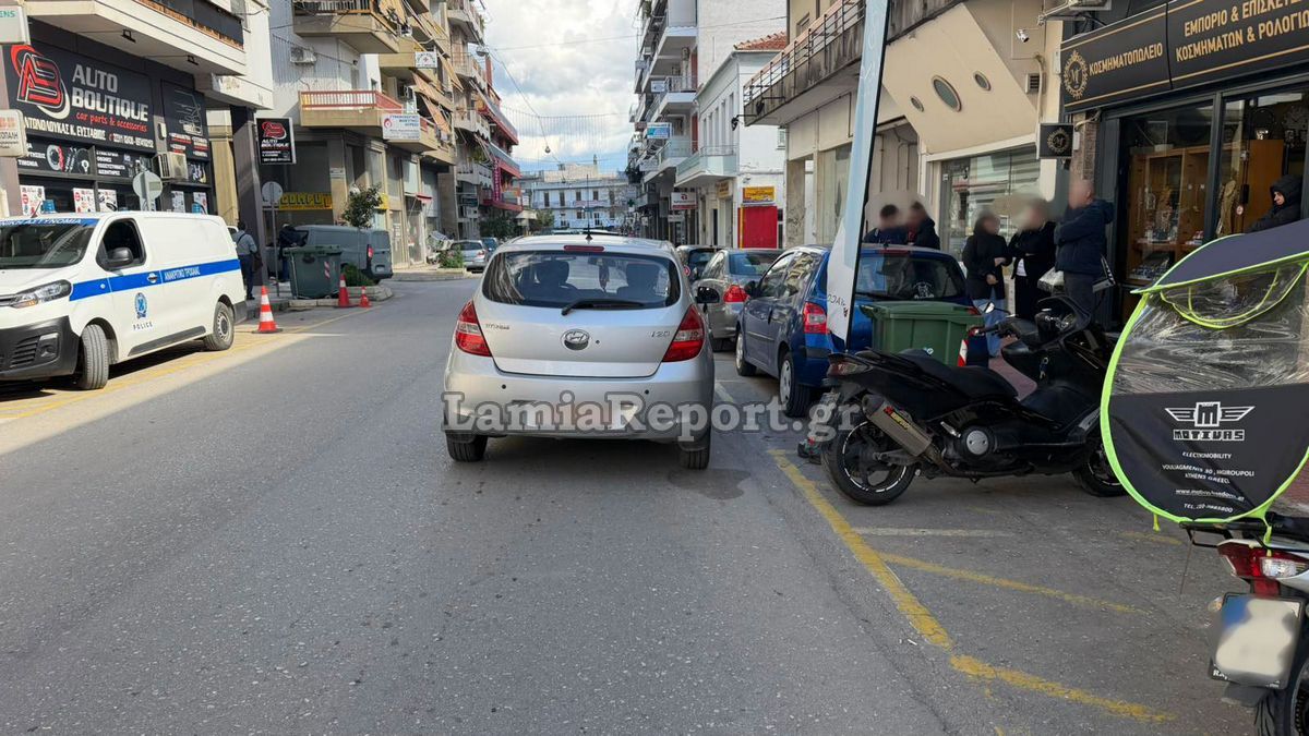 Αυτοκίνητο παρέσυρε δύο νεαρούς στη Λαμία – Ένας σοβαρά τραυματίας
