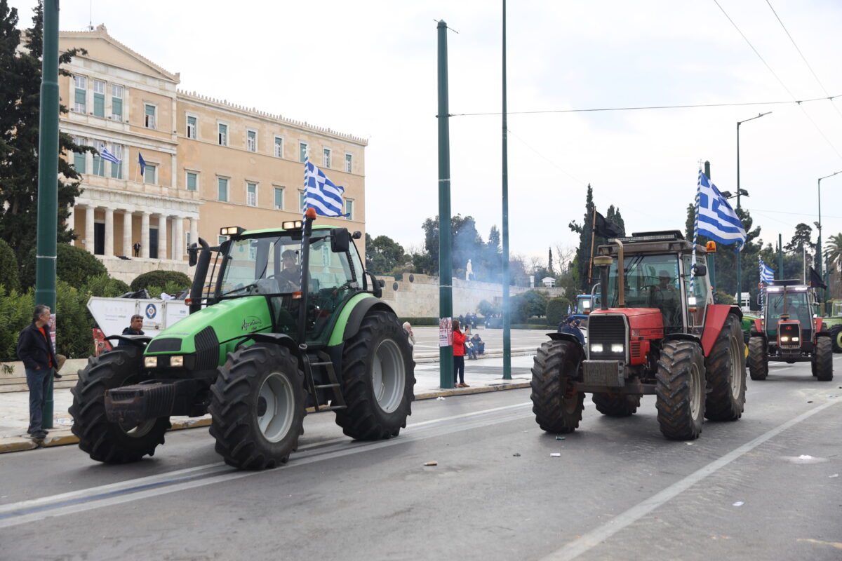 Με τα τρακτέρ στο Σύνταγμα οι αγρότες: Η ώρα της συγκέντρωσης, οι κλειστοί δρόμοι και τα μέτρα