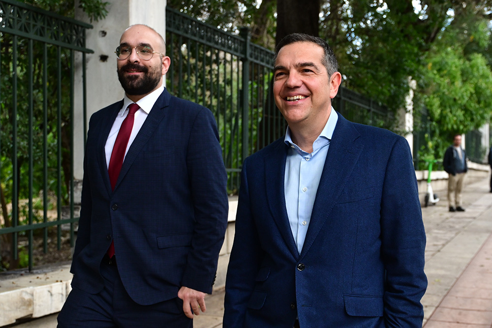 &Alpha;&lambda;έ&xi;&eta;&sigmaf; &Tau;&sigma;ί&pi;&rho;&alpha;&sigmaf; &Delta;&eta;&mu;ή&tau;&rho;&eta;&sigmaf; &Pi;&alpha;&pi;&alpha;&gamma;&epsilon;&omega;&rho;&gamma;ί&omicron;&upsilon;