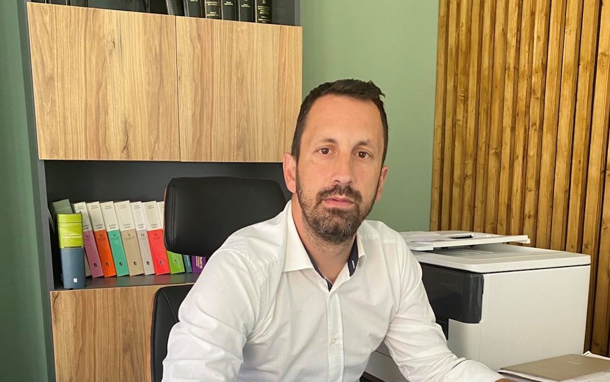 Δημήτρης Χούλης Δικηγόρος