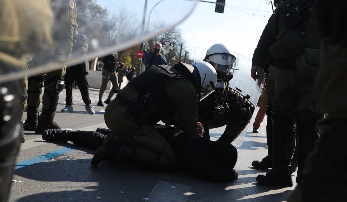 επεισόδια σύνταγμα