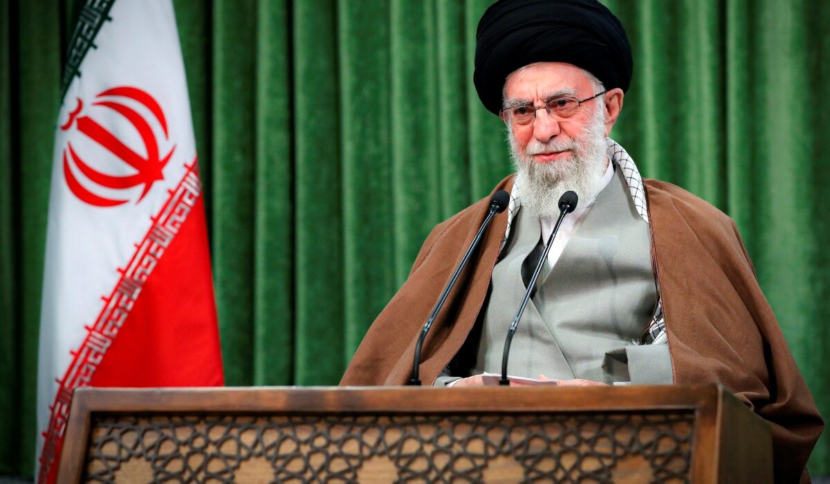 Δεν χτύπησαν τον Χαμενεΐ και τον Πεζεκιάν οι βομβαρδισμοί των ΗΠΑ και Ισραήλ