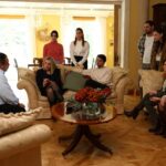 «Να μ'αγαπάς»: Ο Θεόφιλος λέει στην οικογένεια ότι τα έχασαν όλα