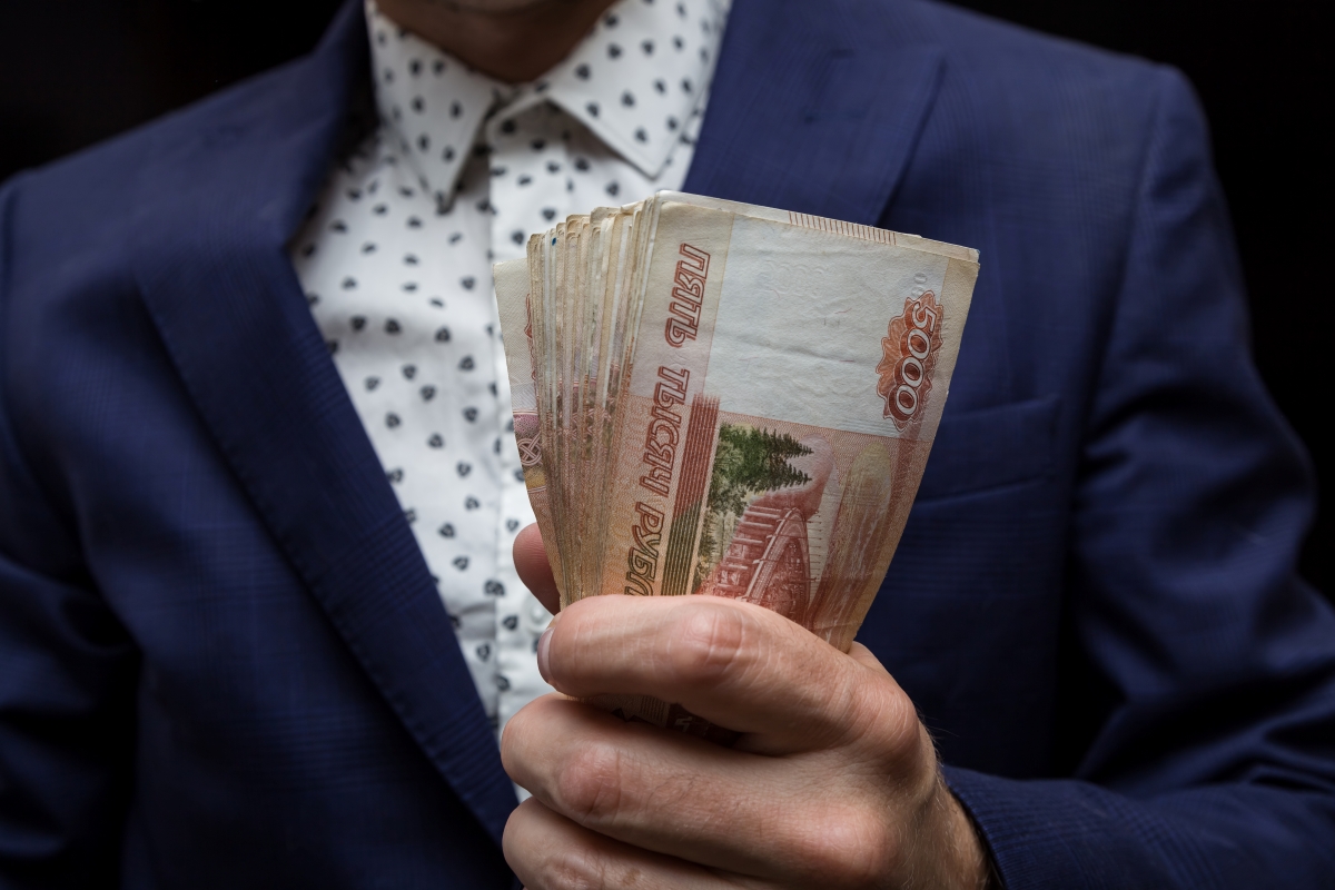 Bypass στις κυρώσεις από τη ρωσική ελίτ  – Συναλλαγές πάνω από 8 δισ. μέσω βρετανικών φορολογικών παραδείσων