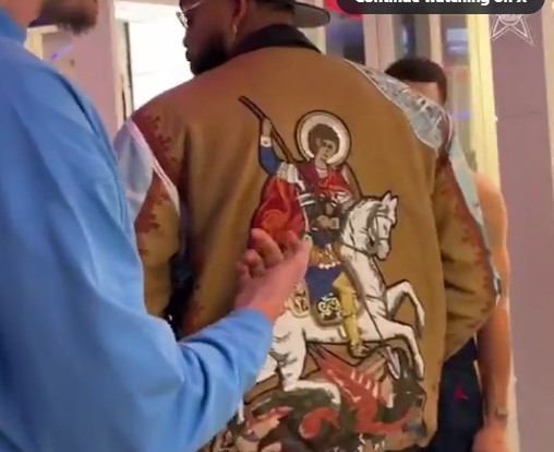 «Αυτό είναι σερβικό»: Το σακάκι με τον Άγιο Γεώργιο και τον δράκο που μπέρδεψε το NBA