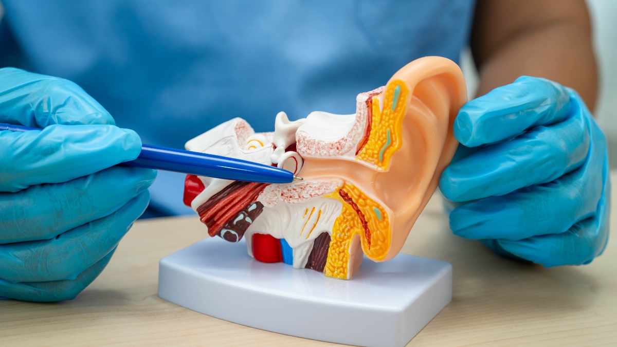 Κοινωνικά, ψυχολογικά, ακόμα και προβλήματα άνοιας για τα άτομα με μειωμένη ακοή