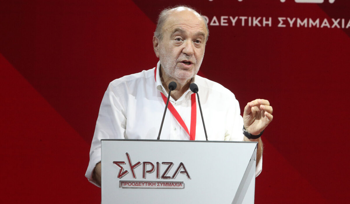 Τρύφων Αλεξιάδης