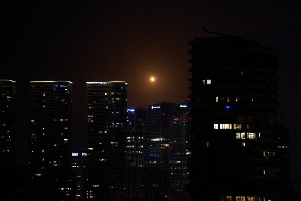 LIVE: Μπαράζ πυραυλικών επιθέσεων του Ιράν σε Σαουδική Αραβία, Κατάρ και Μπαχρέιν