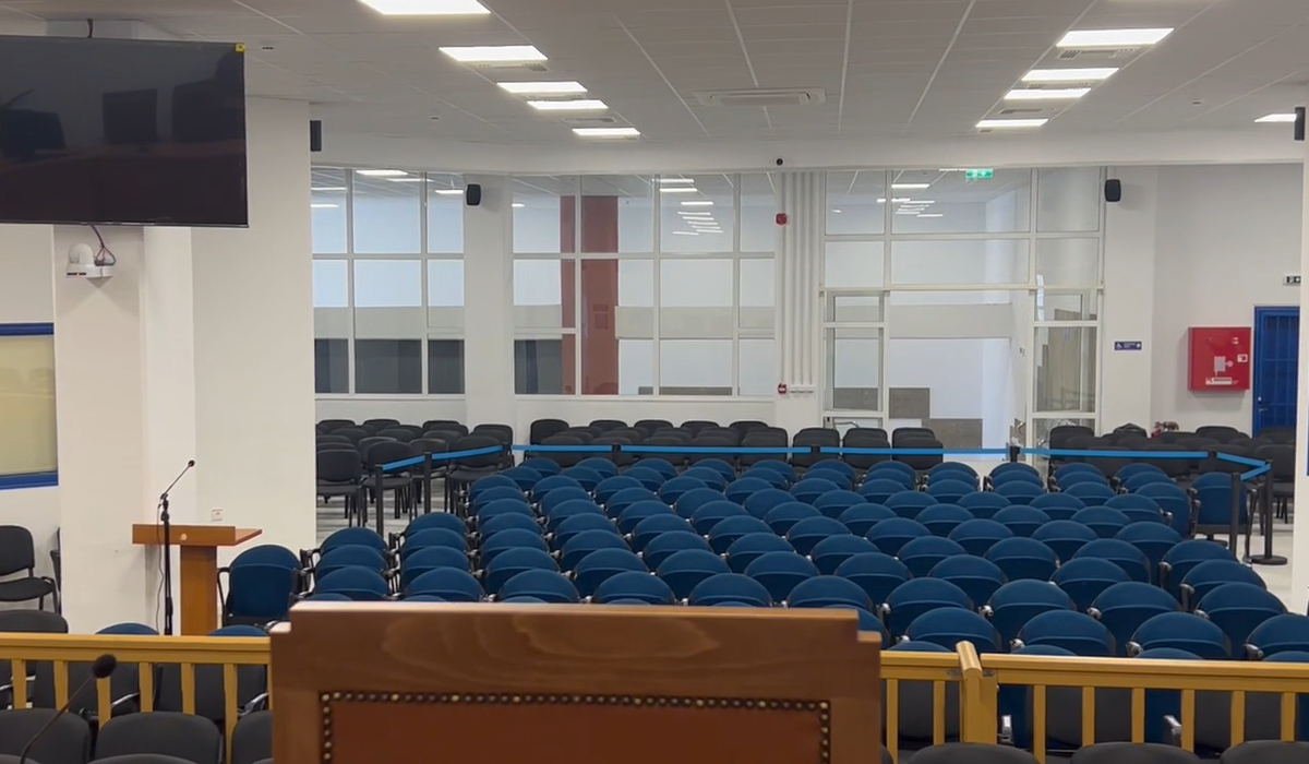 Δίκη για τα Τέμπη: Αυτές είναι οι αλλαγές στη διαμόρφωση της αίθουσας μετά τον σάλο (Βίντεο)
