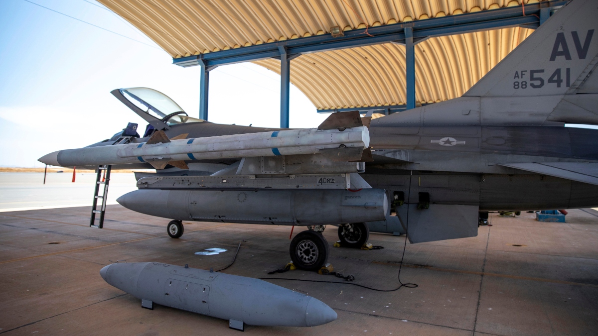 Ξέμειναν από πυραύλους τα F-16 της Ουκρανίας – Πώς ο πόλεμος στο Ιράν ευνοεί τη Ρωσία