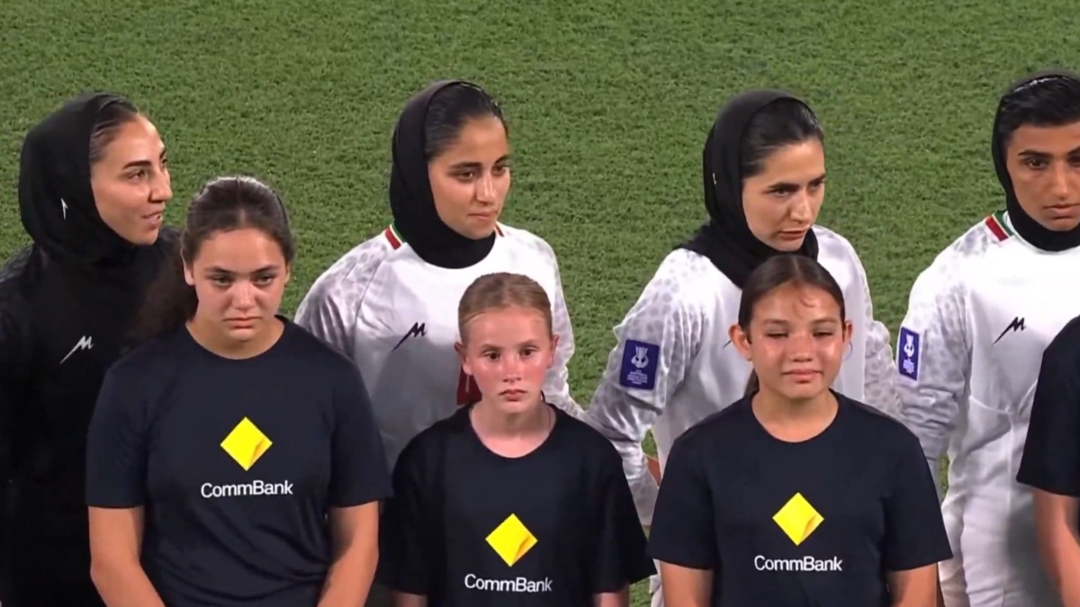 Βίντεο από τη δραματική απόδραση των ποδοσφαιριστριών του Ιράν – Το έσκασαν από τις σκάλες