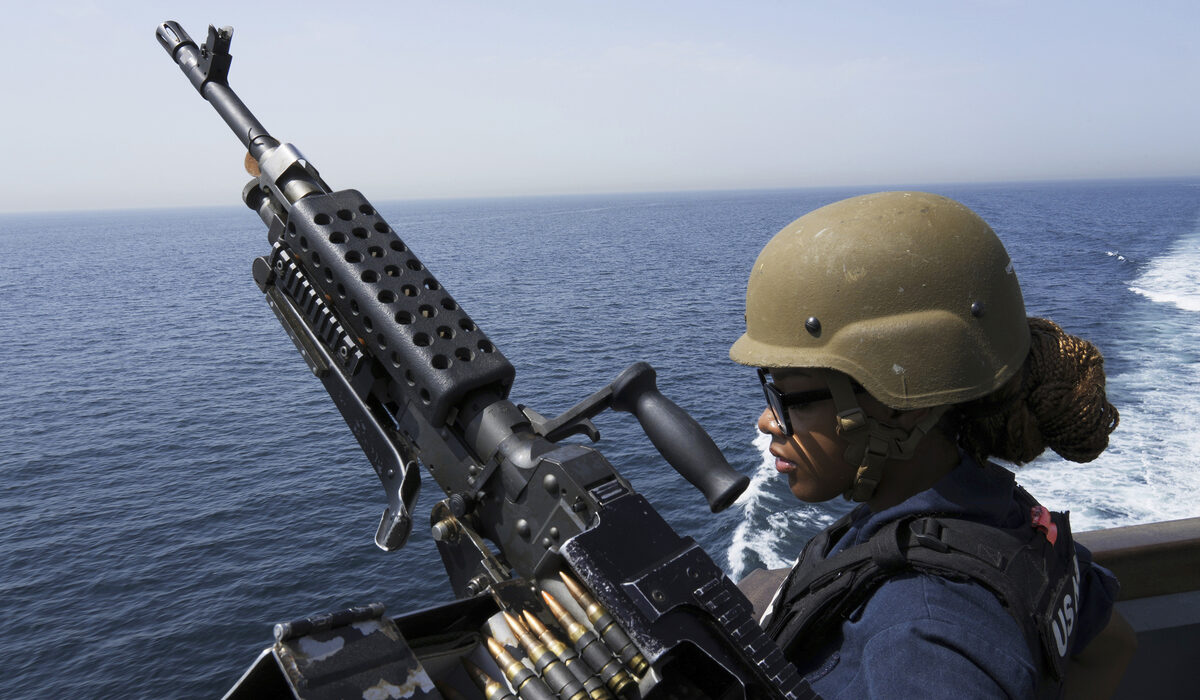 Πώς μπορούν οι ΗΠΑ να ανοίξουν τα κλειστά Στενά του Ορμούζ – Τα στρατιωτικά σενάρια που εξετάζονται