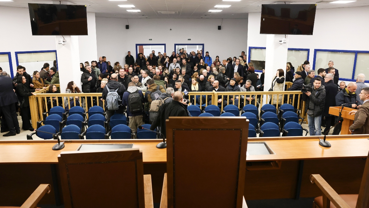 Ένωση Ποινικολόγων για Τέμπη: Ο σχεδιαστής της αίθουσας δεν έχει επαφή με τη δικαστηριακή πραγματικότητα