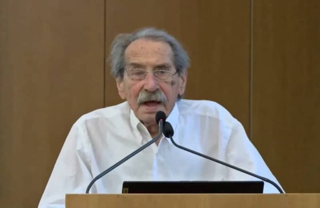 Πέθανε ο Αντώνης Κούρτης – Θρήνος για τον ιστορικό δημοσιογράφο και  πρώην κυβερνητικό εκπρόσωπο