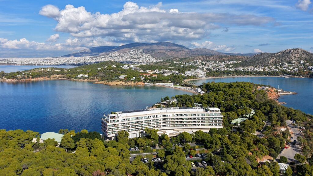 25η Μαρτίου στην Αθήνα: Οι βόλτες με θέα θάλασσα για τον καλύτερο μπακαλιάρο