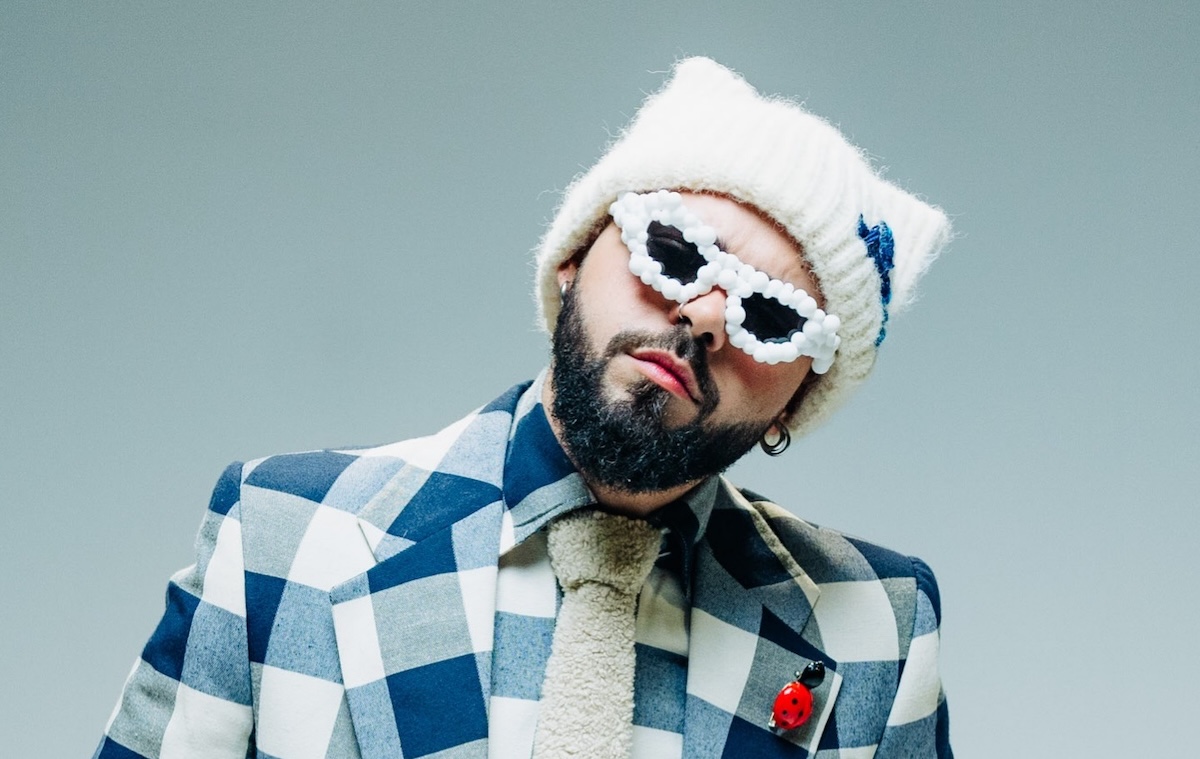 Ο Akylas στο βίντεο κλιπ του «Ferto» για την Eurovision 2026