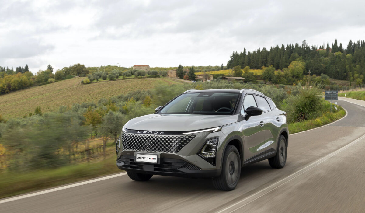 Οδηγούμε στην Ελλάδα το νέο υβριδικό Omoda 5 SHS-H με τιμές από 24.900 ευρώ