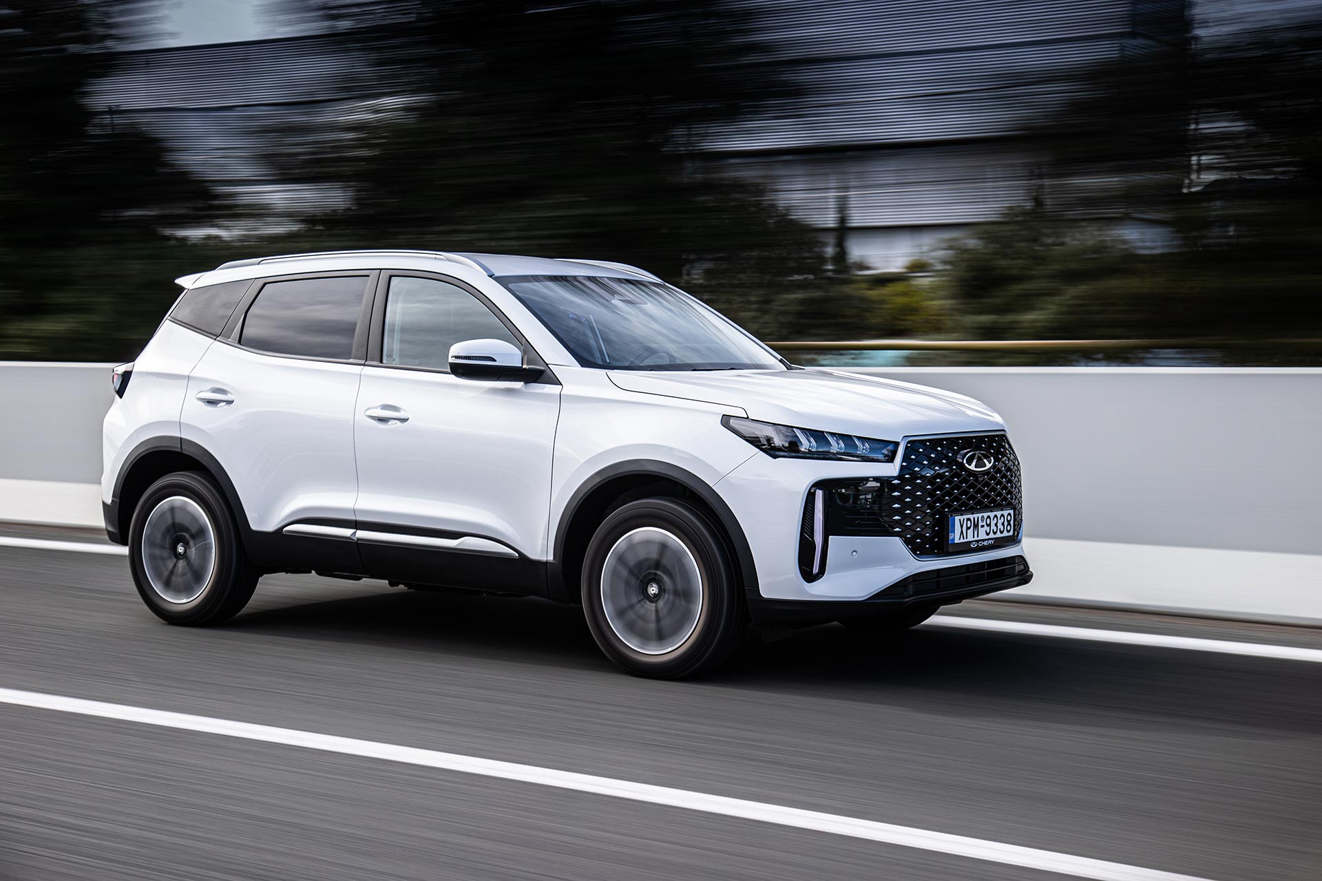 Chery Tiggo 4 - &Delta;&omicron;&kappa;&iota;&mu;ά&zeta;&omicron;&upsilon;&mu;&epsilon; &tau;&omicron; full hybrid compact SUV &mu;&epsilon; 204 ί&pi;&pi;&omicron;&upsilon;&sigmaf; &iota;&sigma;&chi;ύ