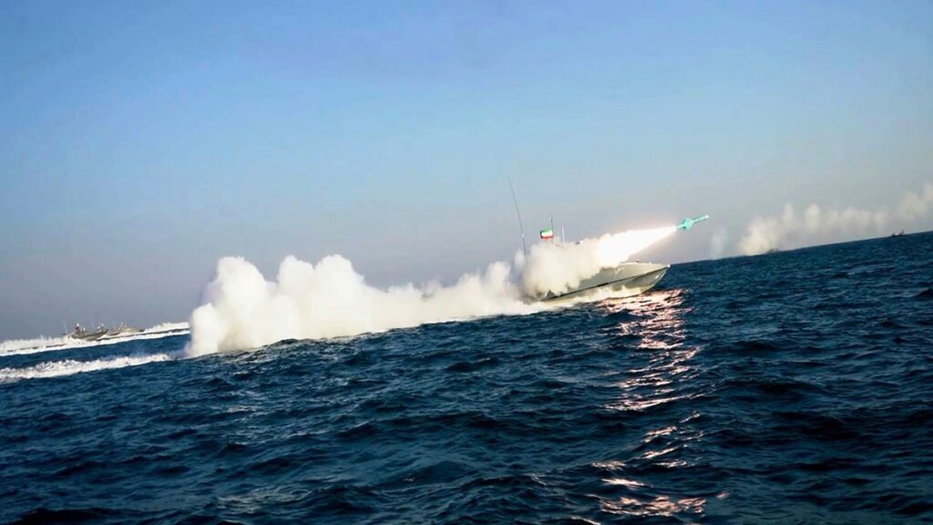 «Ζώνη θανάτου» τα Στενά του Ορμούζ – Έξι επιθέσεις σε πλοία μέσα σε μόλις 48 ώρες – LIVE BLOG