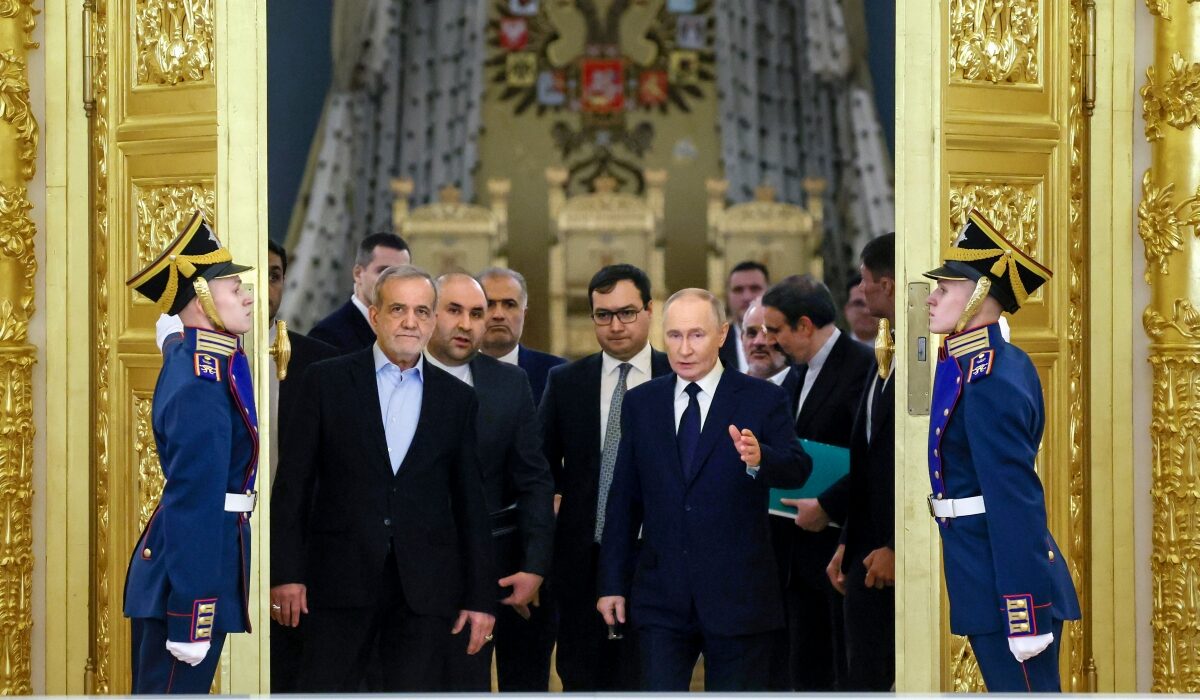 WSJ: Η Ρωσία αυξάνει τη βοήθεια στο Ιράν – Προσφέρει πληροφορίες και τεχνολογία drones