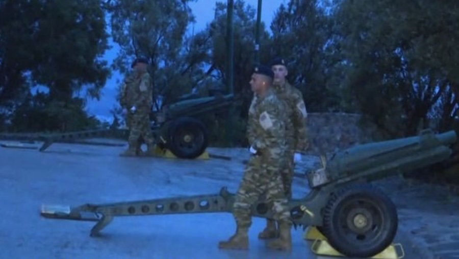 25η Μαρτίου: Με τους 21 κανονιοβολισμούς στον Λυκαβηττό ξεκίνησαν οι εκδηλώσεις στην Αθήνα (βίντεο)