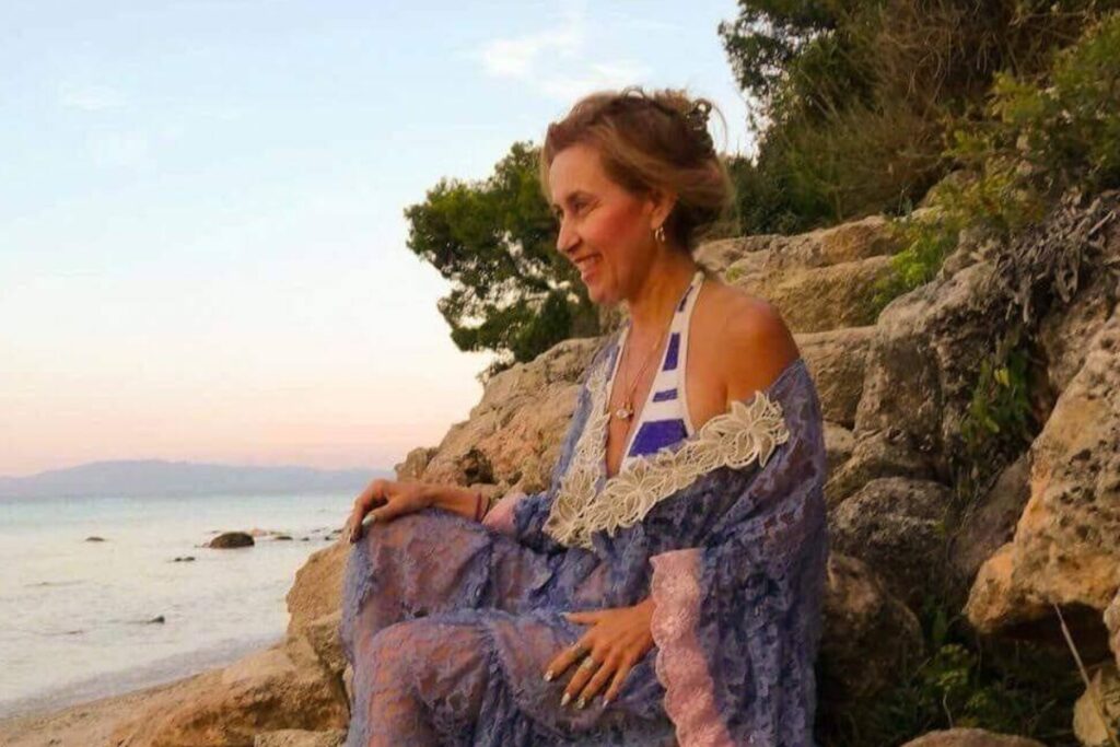 «Μου πετούσαν αντικείμενα, έδειχναν τα οπίσθιά τους» – Σοκάρει το υπόμνημα της καθηγήτριας που πέθανε