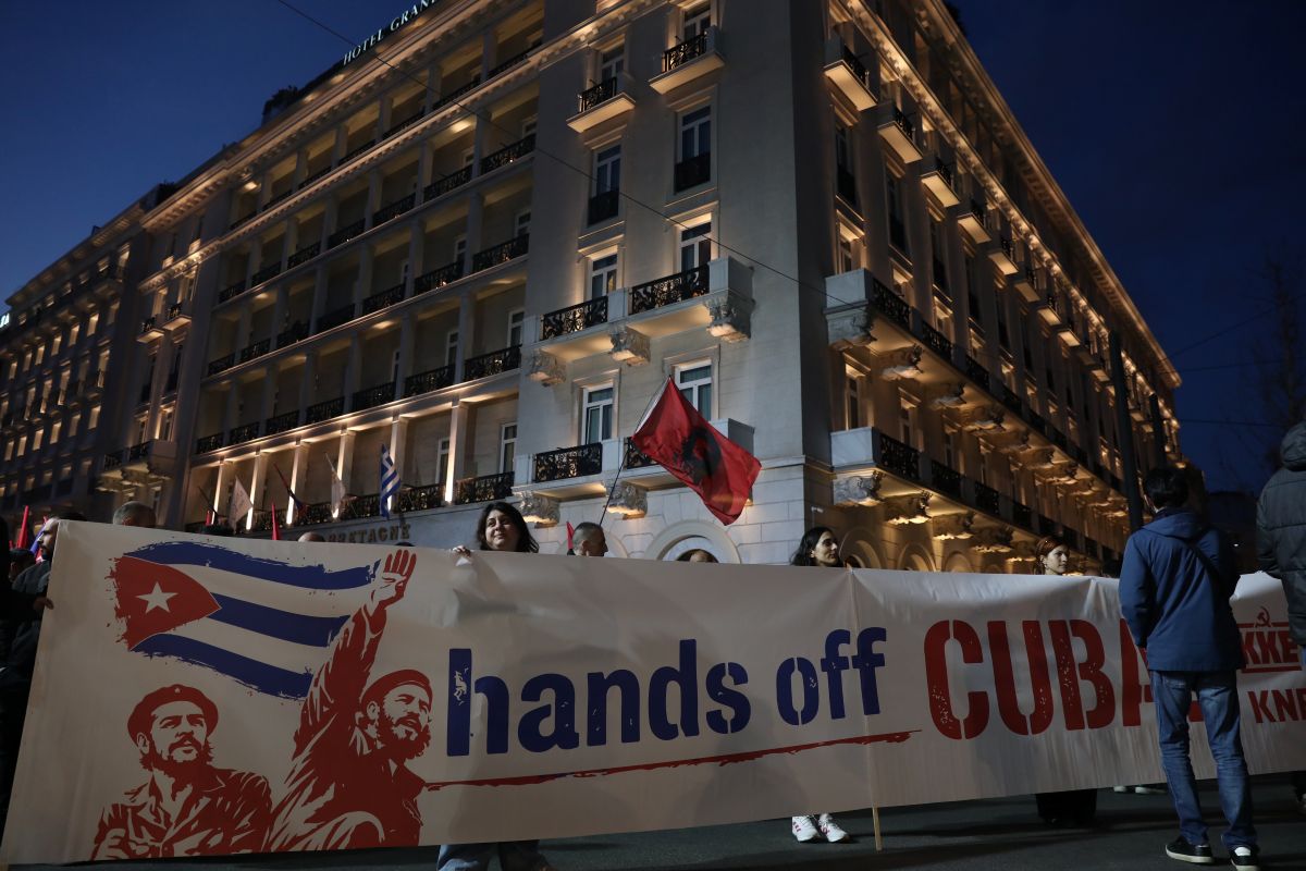 Κλειστοί δρόμοι στο κέντρο της Αθήνας – Συγκέντρωση και πορεία στην αμερικανική πρεσβεία