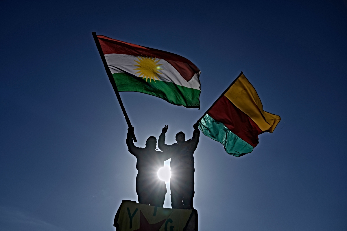 Axios: Πώς η εμπλοκή των Κούρδων στον πόλεμο μεταβάλει τις ισορροπίες στην Μέση Ανατολή