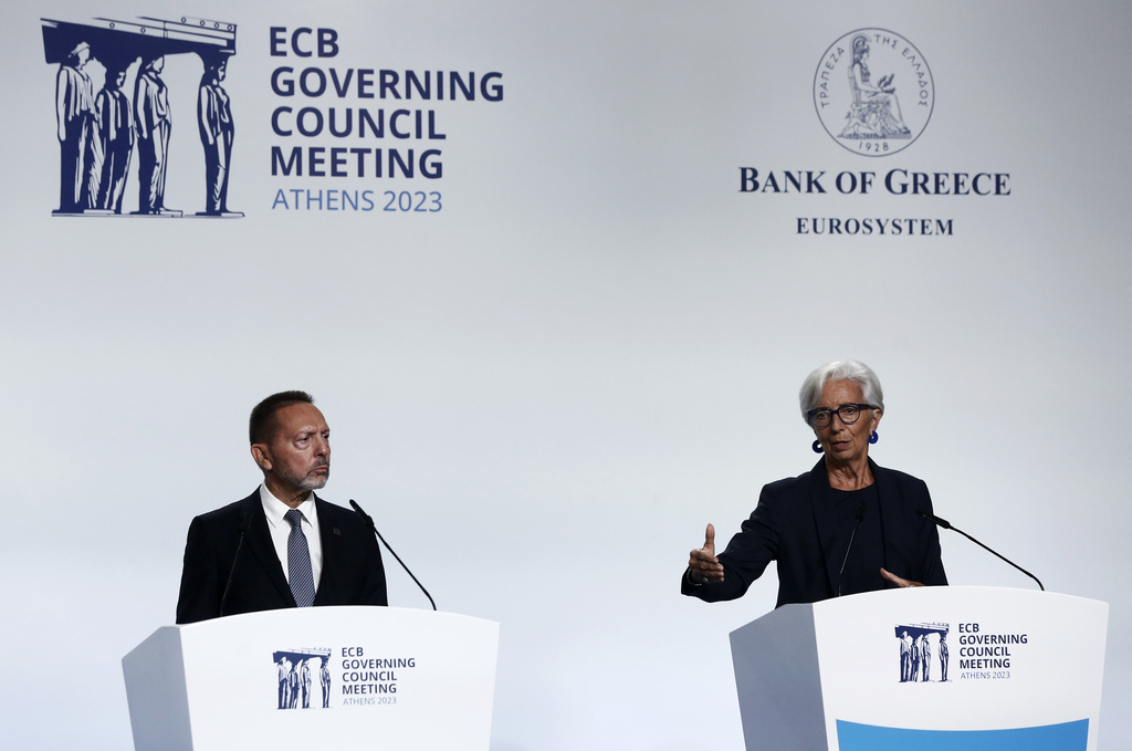 «Φτωχαδάκια» Λαγκάρντ και Στουρνάρας μπροστά στους Έλληνες τραπεζίτες