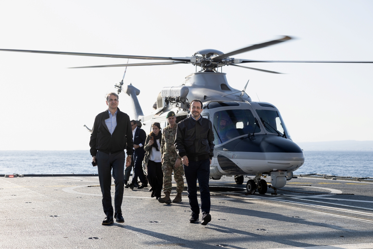 Στη φρεγάτα «Κίμων» οι Μητσοτάκης και Χριστοδουλίδης: «Προστατεύουμε την Κύπρο σε αυτή τη δύσκολη στιγμή»