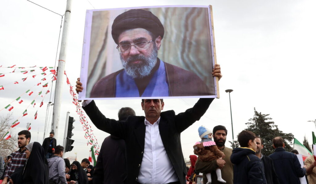 Σε λίγο το πρώτο μήνυμα του Μοτζταμπά Χαμενεΐ – Το Ισραήλ χτύπησε πυρηνική εγκατάσταση στο Ιράν – LIVE BLOG