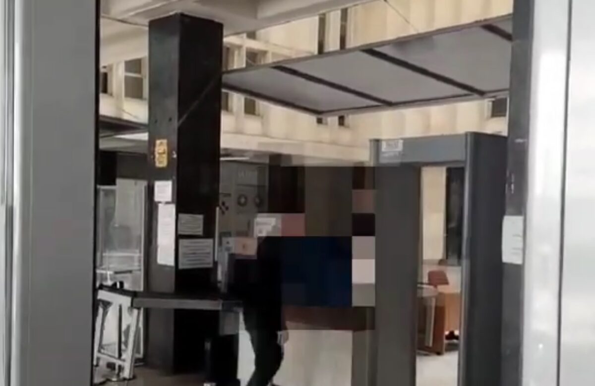 Δολοφονία 20χρονου στη Θεσσαλονίκη: Εμφανίστηκε στην ανακρίτρια ο 19χρονος που αναζητούσαν οι Αρχές (βίντεο)