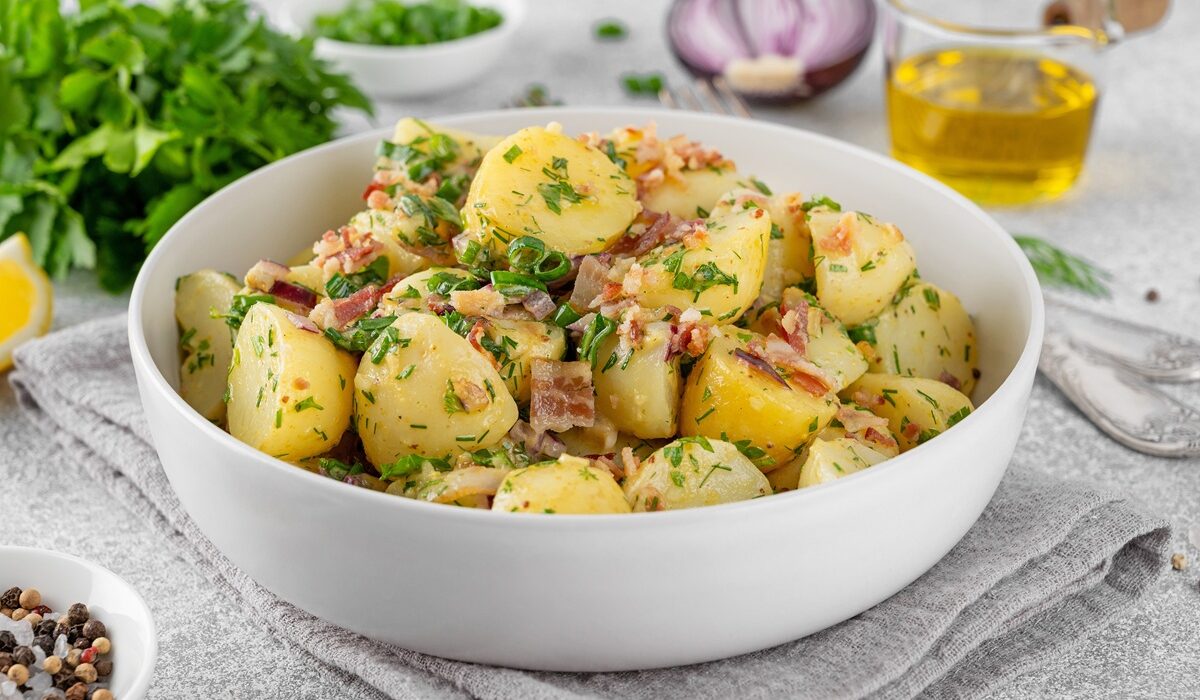 To κόλπο στο μαγείρεμα που κάνει τις πατάτες πιο υγιεινές
