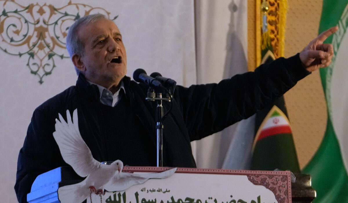 Πρώτο ρήγμα στο καθεστώς του Ιράν: Οι «Φρουροί της Επανάστασης» κατά του προέδρου Πεζεσκιάν