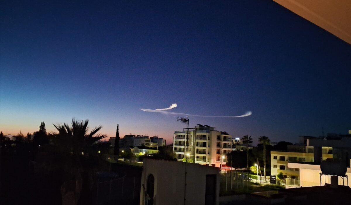 Ορατή από την Κύπρο πυραυλική επίθεση κατά του Ισραήλ – Φωτογραφίες