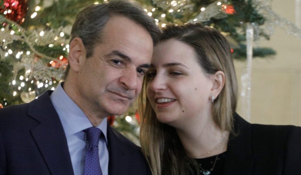 Η Σοφία Μητσοτάκη δίνει στη δημοσιότητα το εισιτήριό της από Ομάν – Αθήνα: «Ελπίζω ότι ολοκληρώνεται αυτή η αθλιότητα»