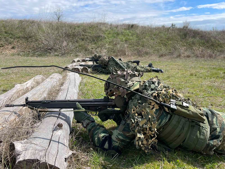 Τι λένε οι Έλληνες για την επιστράτευση: «Το καθήκον μας καλεί» ή «δεν έχω λόγο να πολεμήσω»