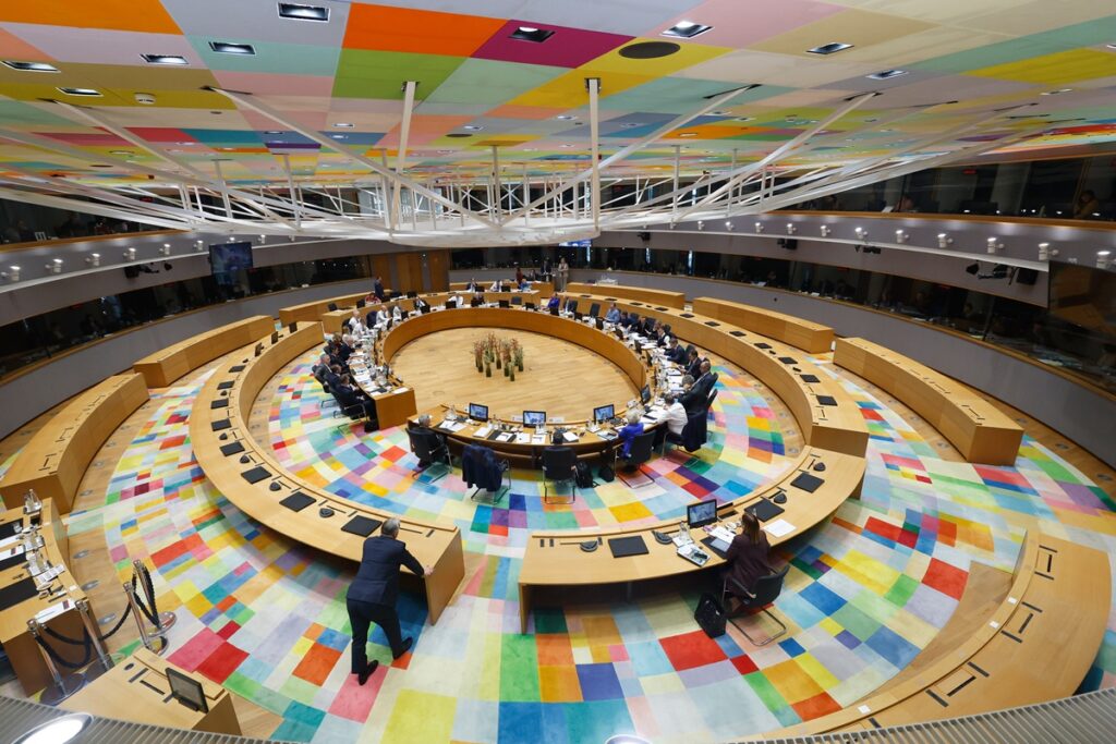 «Ελάτε στα συγκαλά σας»: Οι Ευρωπαίοι ζητούν κατάπαυση πυρός από ΗΠΑ και Ιράν