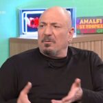 Κώστας Τερζάκης: Πήγα καλεσμένος στη Μενεγάκη με τη μάσκα του Ευλογητού και καπνούς