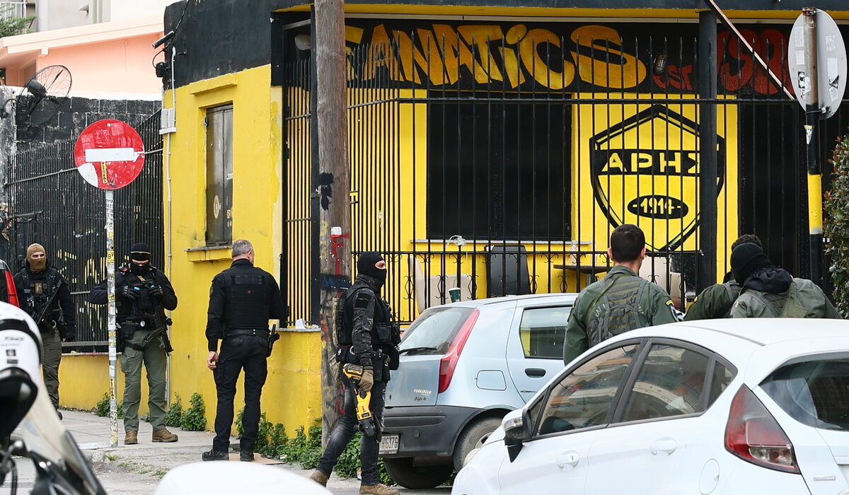 Θεσσαλονίκη: Προσήχθη πρώην στέλεχος της ΠΑΕ Άρης – Του τηλεφώνησε ο δολοφόνος του Κλεομένη