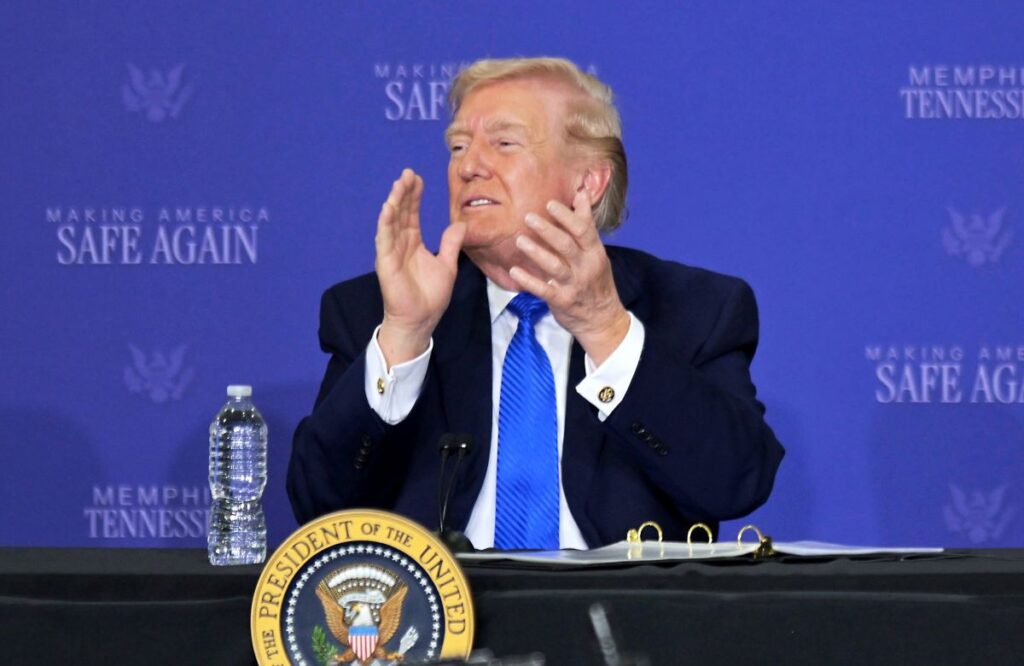 Δημοσκοπήσεις – σοκ για τον Τραμπ: Σε καθίζηση η δημοφιλία του, μόνο 1 στους 3 Αμερικανούς συμφωνούν με τις επιθέσεις στο Ιράν