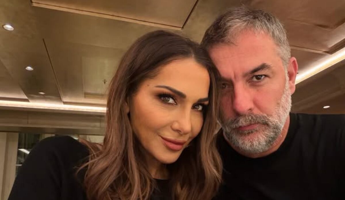 Η Δέσποινα Βανδή για τη βράβευση του Βασίλη Μπισμπίκη: «Περήφανη για εσένα»